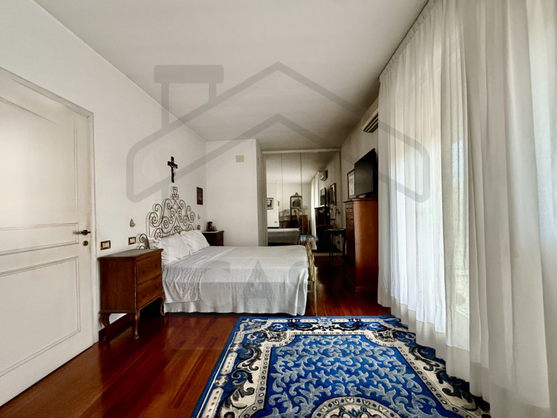 ABANO TERME – Nel cuore più esclusivo della città, con affaccio diretto sulla rinomata Piazza Sac...