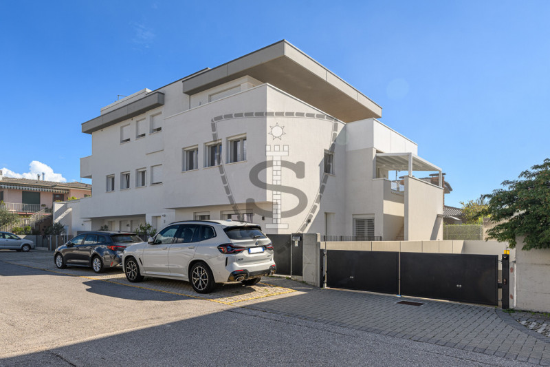 Stai cercando un appartamento moderno, indipendente e comodo ai servizi?
A Zanè ti presentiamo un...