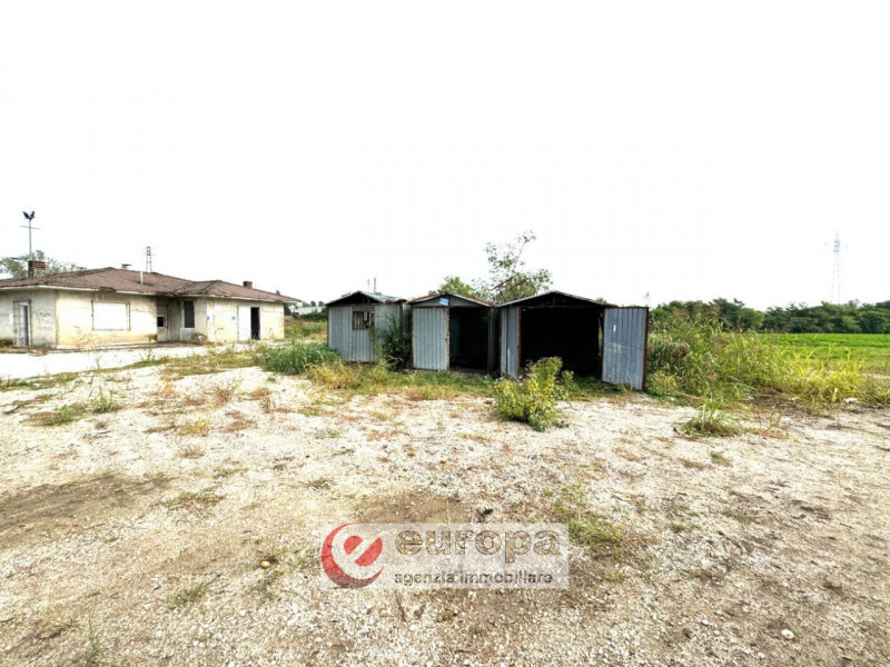 MONTECCHIO PRECALCINO (Levà): fronte strada Via Terraglioni vendesi fabbricato di mq.125 a destin...