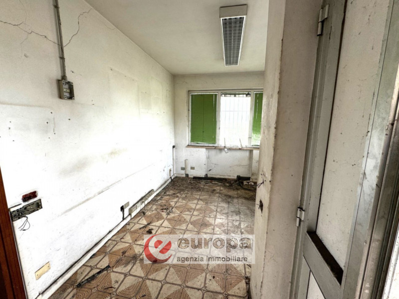 MONTECCHIO PRECALCINO (Levà): fronte strada Via Terraglioni vendesi fabbricato di mq.125 a destin...