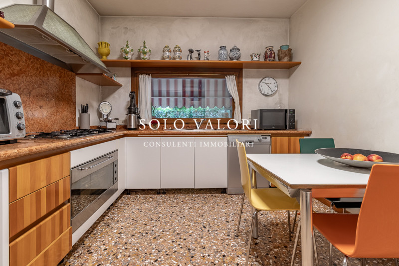 Rif. BC218 - (per info 3498988179 Valeriano)

ELEGANZA SENZA TEMPO A POCHI MINUTI DAL CENTRO DI B...