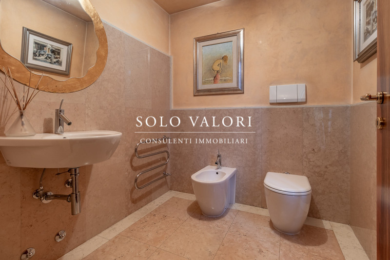 Rif. BC218 - (per info 3498988179 Valeriano)

ELEGANZA SENZA TEMPO A POCHI MINUTI DAL CENTRO DI B...