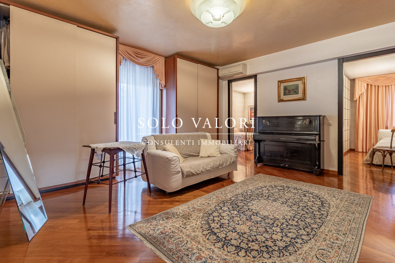 Rif. BC218 - (per info 3498988179 Valeriano)

ELEGANZA SENZA TEMPO A POCHI MINUTI DAL CENTRO DI B...