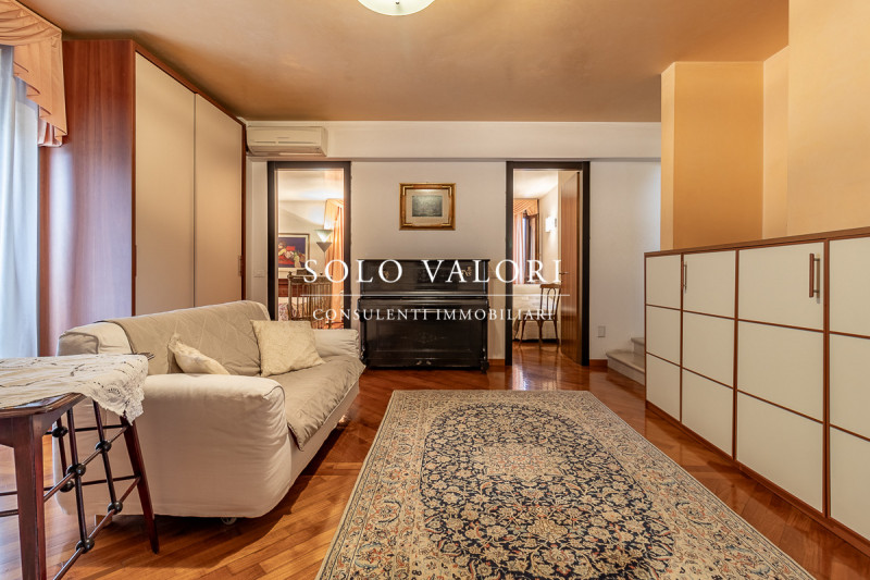 Rif. BC218 - (per info 3498988179 Valeriano)

ELEGANZA SENZA TEMPO A POCHI MINUTI DAL CENTRO DI B...