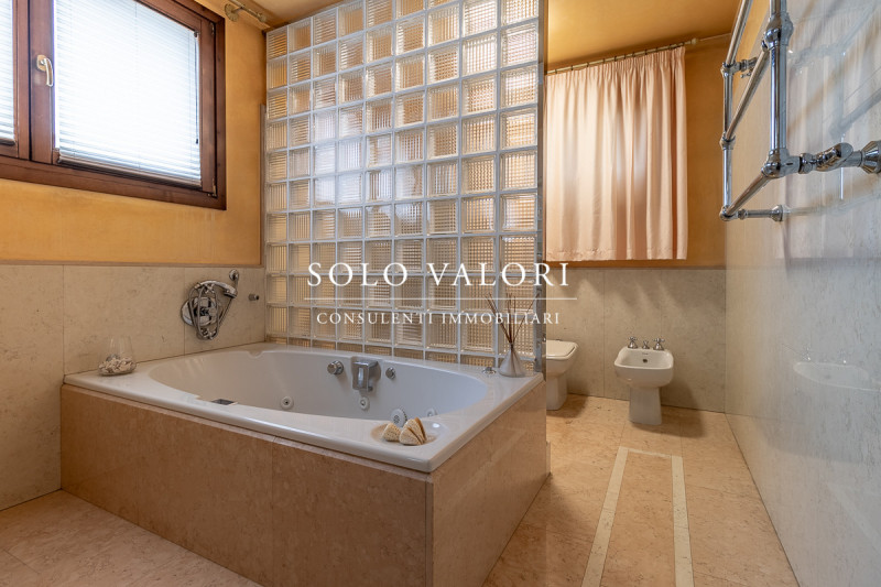 Rif. BC218 - (per info 3498988179 Valeriano)

ELEGANZA SENZA TEMPO A POCHI MINUTI DAL CENTRO DI B...