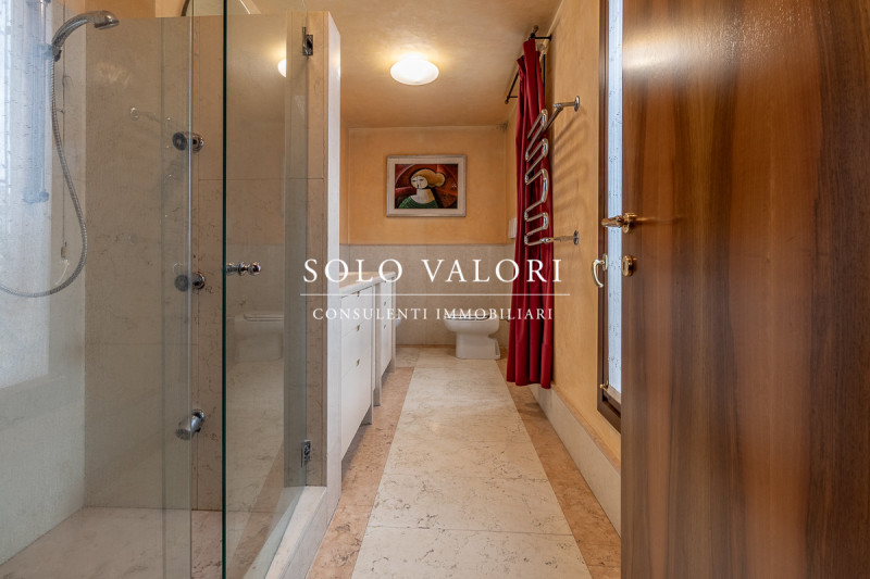 Rif. BC218 - (per info 3498988179 Valeriano)

ELEGANZA SENZA TEMPO A POCHI MINUTI DAL CENTRO DI B...