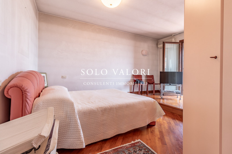 Rif. BC218 - (per info 3498988179 Valeriano)

ELEGANZA SENZA TEMPO A POCHI MINUTI DAL CENTRO DI B...