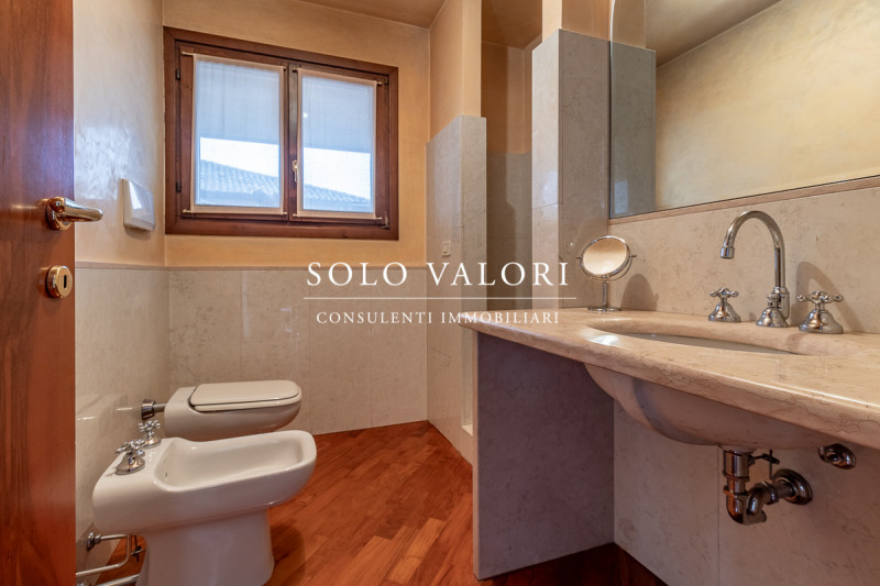 Rif. BC218 - (per info 3498988179 Valeriano)

ELEGANZA SENZA TEMPO A POCHI MINUTI DAL CENTRO DI B...