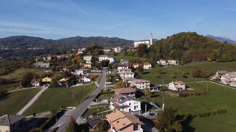 In vendita, nel suggestivo comune di Brogliano località Quargnenta, presentiamo un'opportunità un...