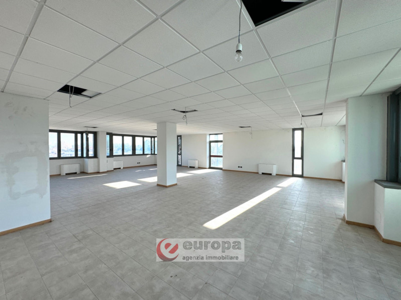 CORREGGIO (RE): in zona Piazzale Riccardo Finzi, comoda al casello autostradale di CARPI e nelle ...