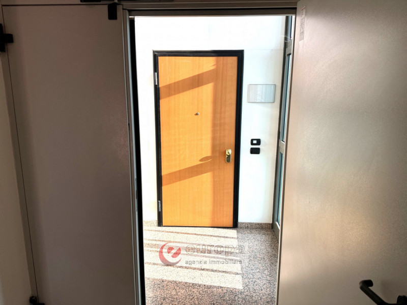 CORREGGIO (RE): in zona Piazzale Riccardo Finzi, comoda al casello autostradale di CARPI e nelle ...