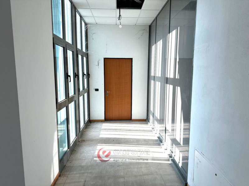 CORREGGIO (RE): in zona Piazzale Riccardo Finzi, comoda al casello autostradale di CARPI e nelle ...