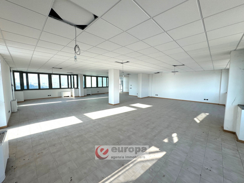 CORREGGIO (RE): in zona Piazzale Riccardo Finzi, comoda al casello autostradale di CARPI e nelle ...