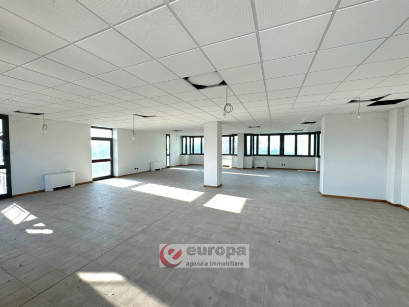 CORREGGIO (RE): in zona Piazzale Riccardo Finzi, comoda al casello autostradale di CARPI e nelle ...