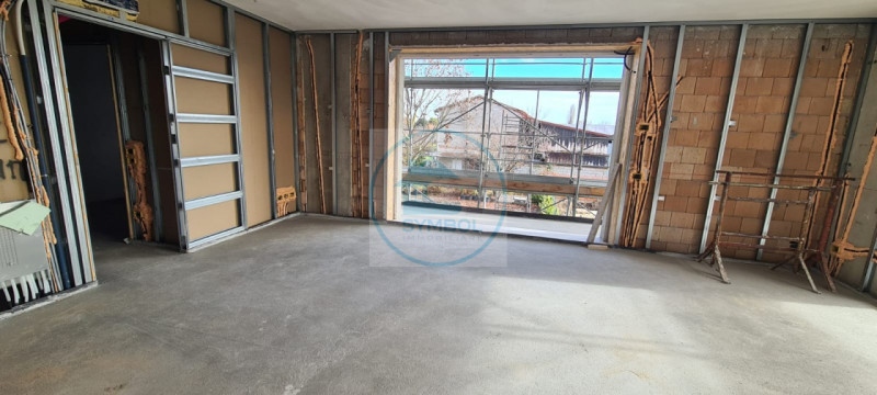 In posizione centrale a Trebaseleghe, all’interno di una palazzina moderna ed elegante composta d...