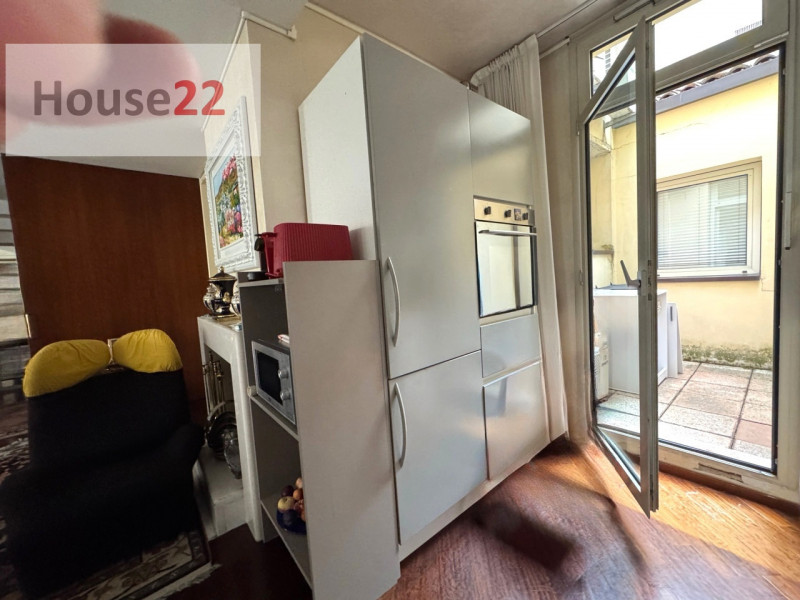 Esclusivo ATTICO IN CENTRO STORICO, situato nella magnifica città di Vicenza, nota per la sua arc...