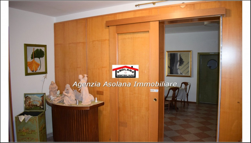 Vendesi ristorante a conduzione famigliare. La vendita riguarda sia l’attività di ristorazione, s...