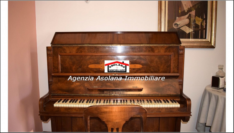 Vendesi ristorante a conduzione famigliare. La vendita riguarda sia l’attività di ristorazione, s...