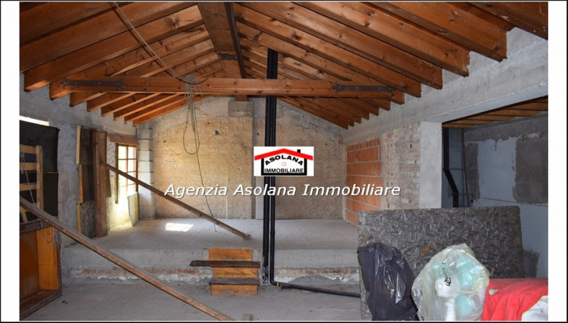 Vendesi ristorante a conduzione famigliare. La vendita riguarda sia l’attività di ristorazione, s...