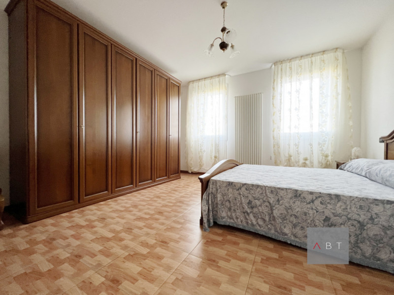 Casa singola con possibilità di divisione in due unità abitative e composta di: ingresso, cucina,...