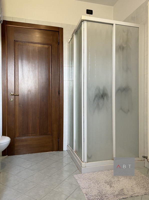 Casa singola con possibilità di divisione in due unità abitative e composta di: ingresso, cucina,...