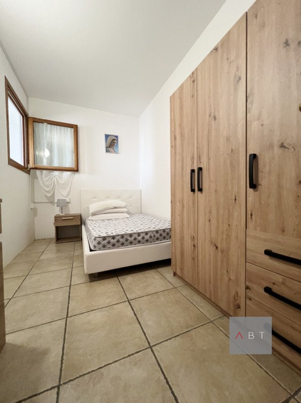 Casa singola con possibilità di divisione in due unità abitative e composta di: ingresso, cucina,...