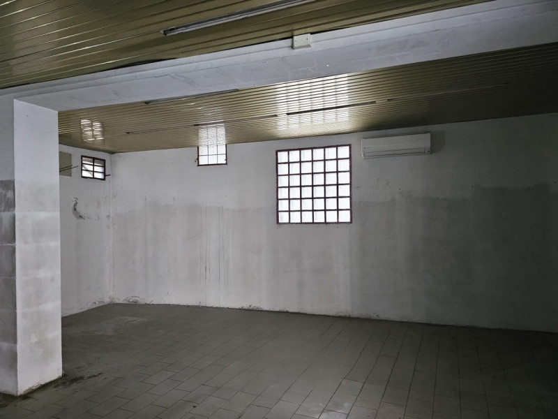 PADOVA - ZONA DUOMO: 
Con una superficie totale di circa 550 mq, questo immobile presenta grandi ...