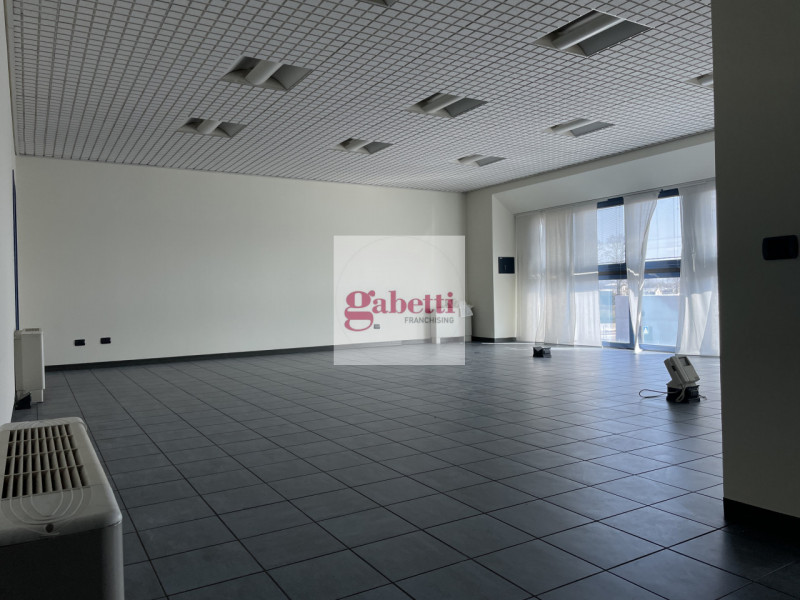 RUBANO visibile dalla strada regionale 11, proponiamo in vendita ufficio di 140 metri quadrati, i...