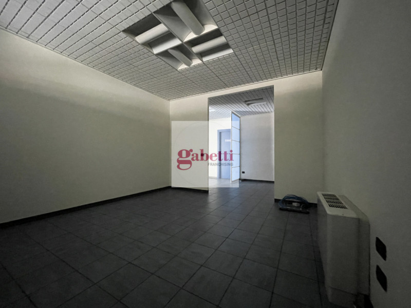 RUBANO visibile dalla strada regionale 11, proponiamo in vendita ufficio di 140 metri quadrati, i...