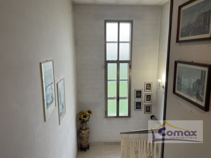 Scopri questa splendida casa singola situata nel cuore di Saccolongo, un'opportunità imperdibile ...