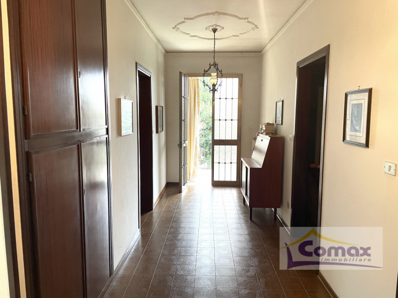 Scopri questa splendida casa singola situata nel cuore di Saccolongo, un'opportunità imperdibile ...