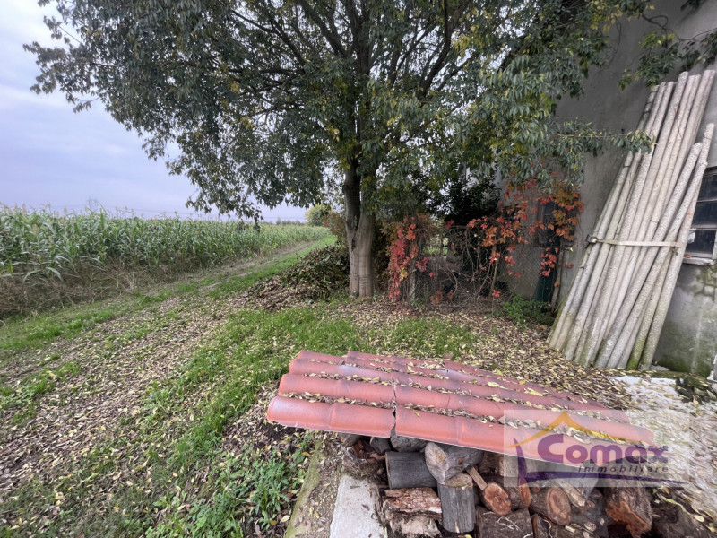 Scopri questa splendida casa singola situata nel cuore di Saccolongo, un'opportunità imperdibile ...
