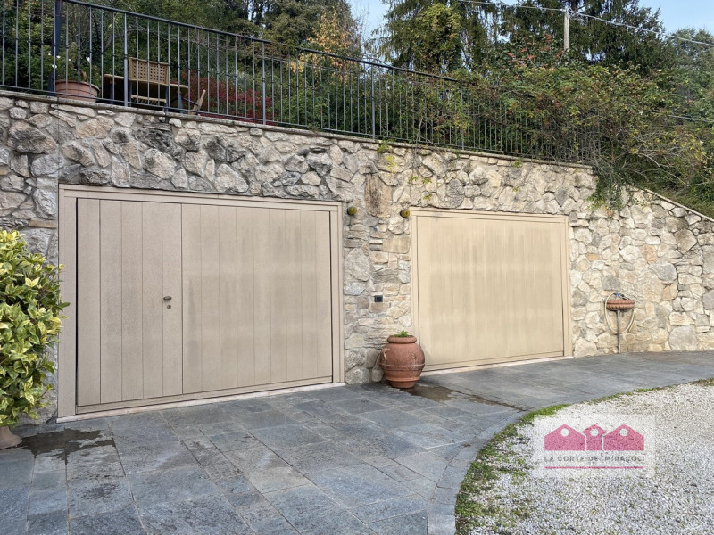 COLCERESA: CURATISSIMA VILLA DISPOSTA SU TRE LIVELLI PIU' SOFFITTA CON FINITURE DI LUSSO: 5 CAMER...