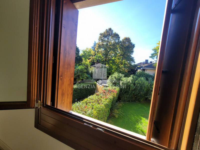 VICENZA, in zona centralissima  a 10  minuti a piedi  dal centro storico proponiamo  signorile  t...