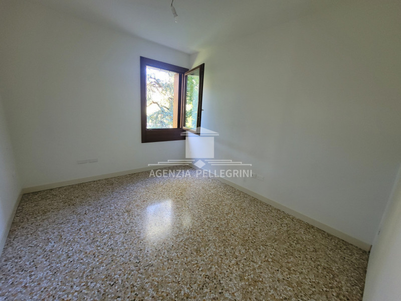 VICENZA, in zona centralissima  a 10  minuti a piedi  dal centro storico proponiamo  signorile  t...