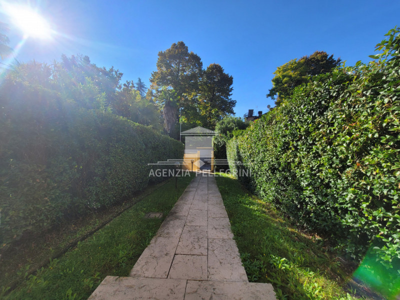 VICENZA, in zona centralissima  a 10  minuti a piedi  dal centro storico proponiamo  signorile  t...