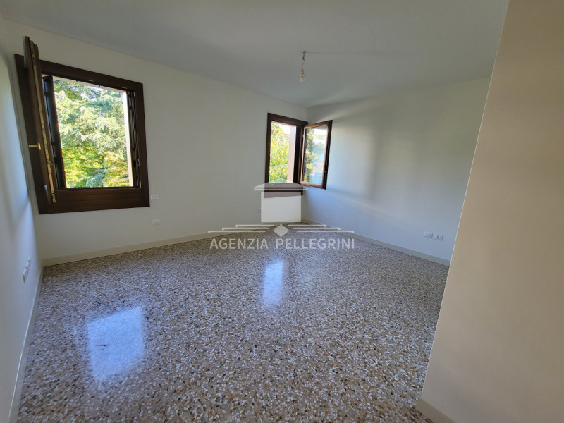 VICENZA, in zona centralissima  a 10  minuti a piedi  dal centro storico proponiamo  signorile  t...