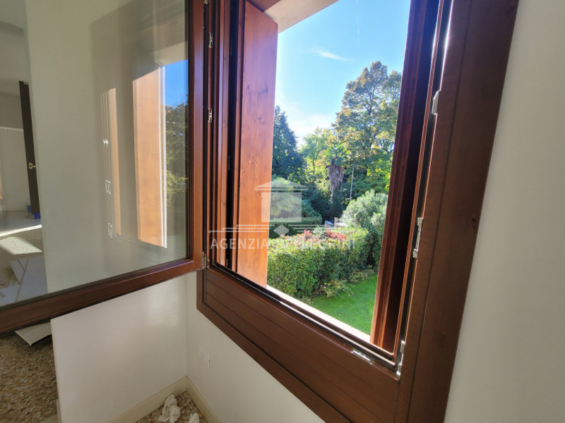 VICENZA, in zona centralissima  a 10  minuti a piedi  dal centro storico proponiamo  signorile  t...