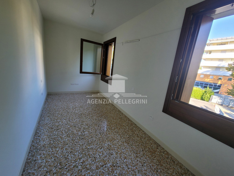 VICENZA, in zona centralissima  a 10  minuti a piedi  dal centro storico proponiamo  signorile  t...