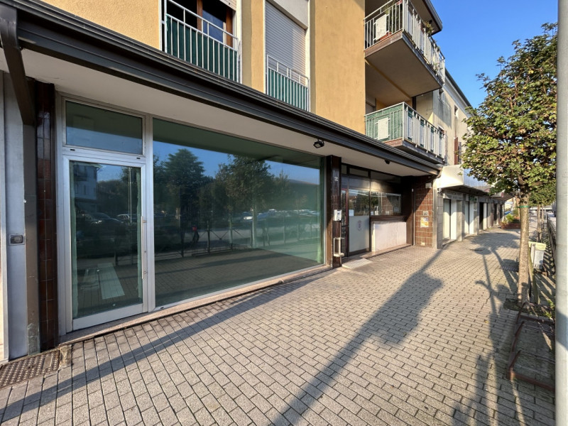 Proponiamo un'opportunità unica per avviare o trasferire la tua attività in una posizione strateg...