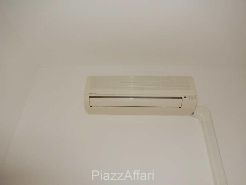 Nel comune di Sant'Angelo di Piove di Sacco, a due passi dal centro, proponiamo in affitto uffici...