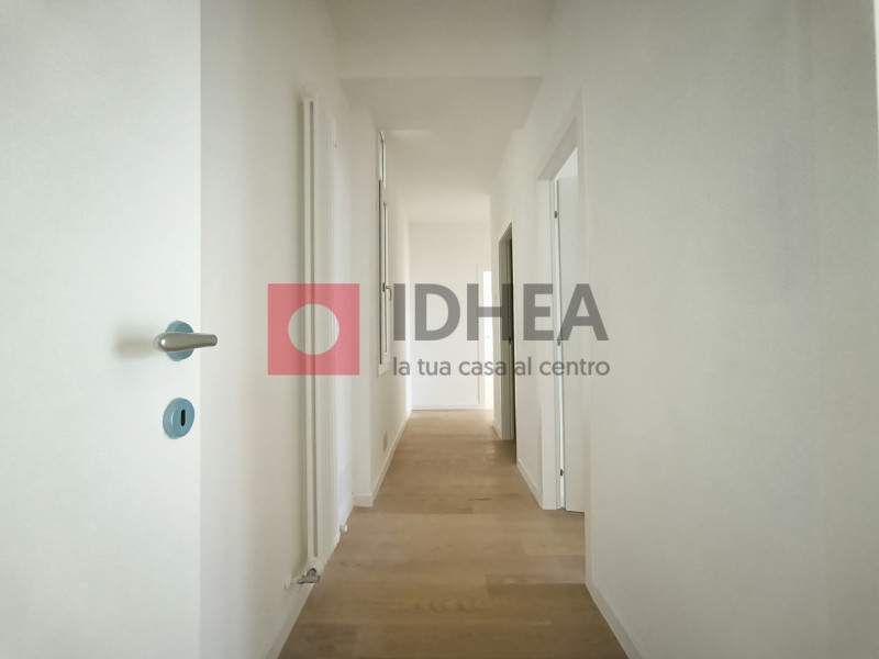 "Riferimento UT1"

TREVISO-FUORI MURA.

ZONA VIALE LUZZATI. In posizione comoda ad ogni servizio,...