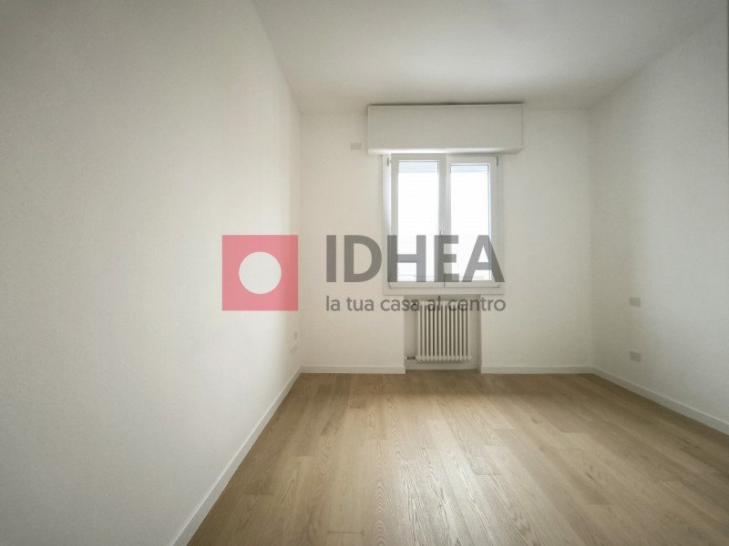 "Riferimento UT1"

TREVISO-FUORI MURA.

ZONA VIALE LUZZATI. In posizione comoda ad ogni servizio,...