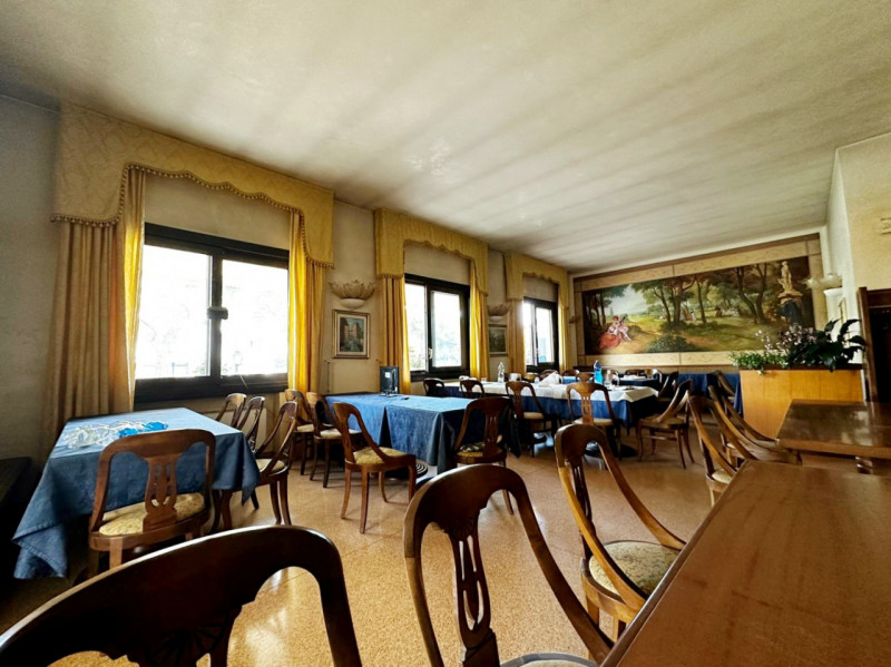 LA POSIZIONE GIUSTA PER LA TUA ATTIVITA' COMMERCIALE!

Si sa al giorno d'oggi quanto sia difficil...