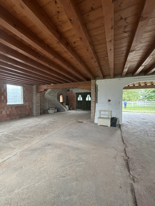 LOREGGIA. Scoprite la vostra oasi di tranquillità con questa ampia villa contemporanea immersa ne...