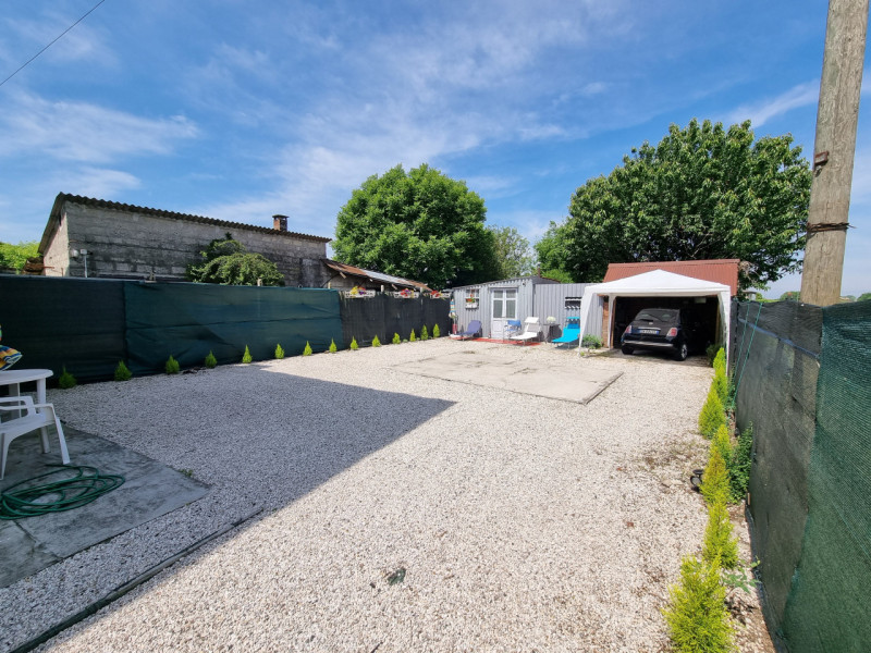 Ponso (PD), lungo la strada principale che porta alla Frazione di Bresega, proponiamo in Vendita ...