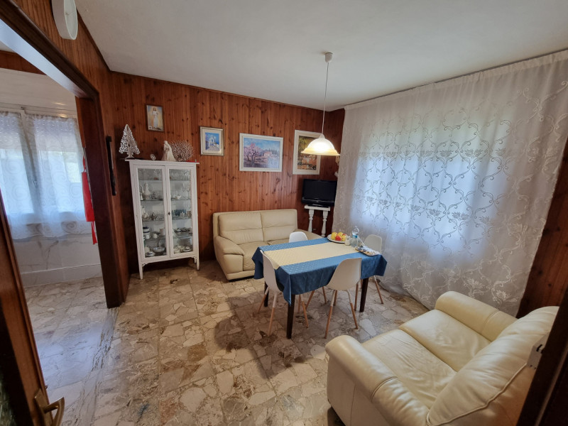 Ponso (PD), lungo la strada principale che porta alla Frazione di Bresega, proponiamo in Vendita ...