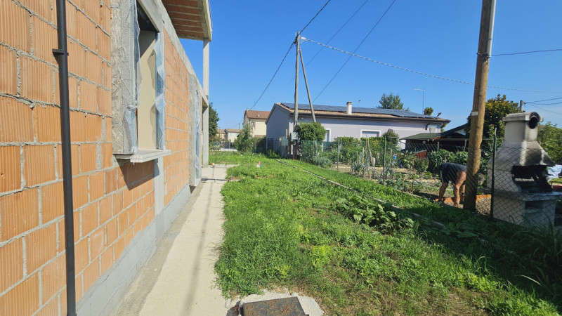 ARZ270 - A pochi passi dal centro del paese di Arzergrande, in una zona tranquilla e ben servita,...