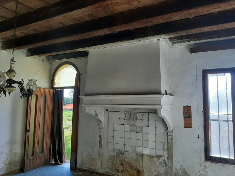 Interessante compendio in zona strategica. Immobile da restaurare con ampio scoperto. L'immobile ...