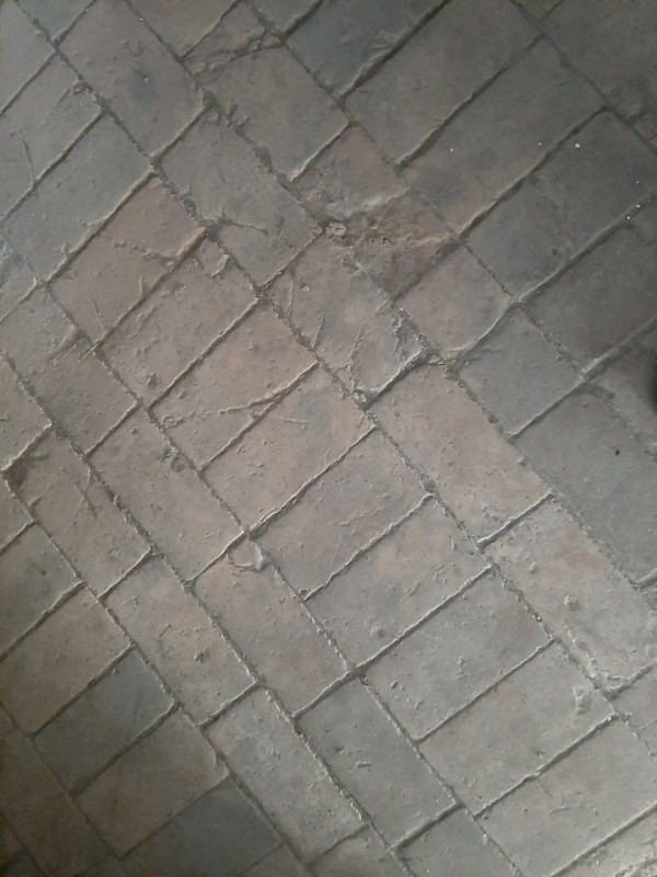 Interessante compendio in zona strategica. Immobile da restaurare con ampio scoperto. L'immobile ...